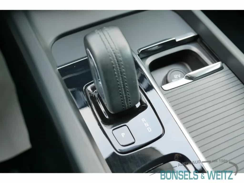 Volvo XC60 B4 MOMENTUM PRO DIESEL AWD AUTOMATIK Navi L 01/2021-photo-14