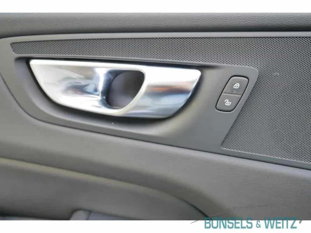 Volvo XC60 B4 MOMENTUM PRO DIESEL AWD AUTOMATIK Navi L 01/2021-photo-15