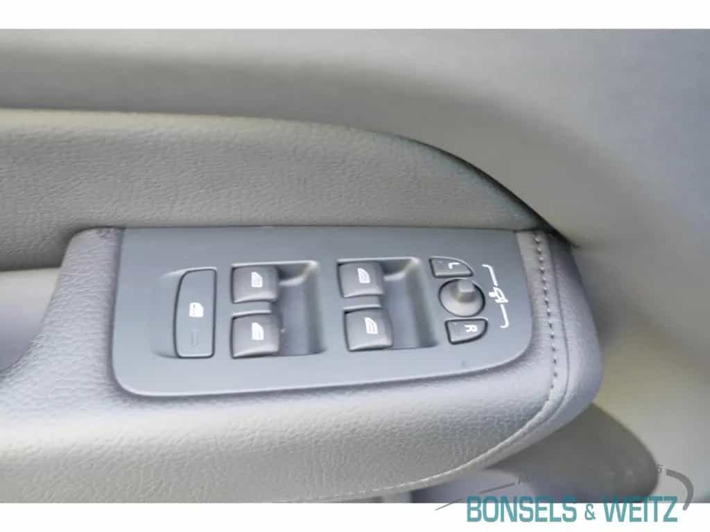 Volvo XC60 B4 MOMENTUM PRO DIESEL AWD AUTOMATIK Navi L 01/2021-photo-16