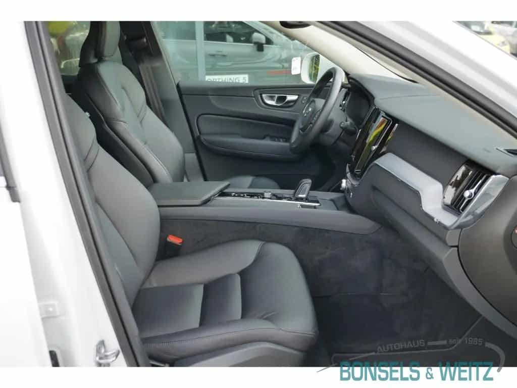 Volvo XC60 B4 MOMENTUM PRO DIESEL AWD AUTOMATIK Navi L 01/2021-photo-3