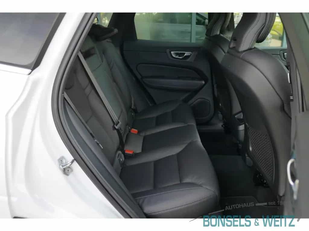 Volvo XC60 B4 MOMENTUM PRO DIESEL AWD AUTOMATIK Navi L 01/2021-photo-4