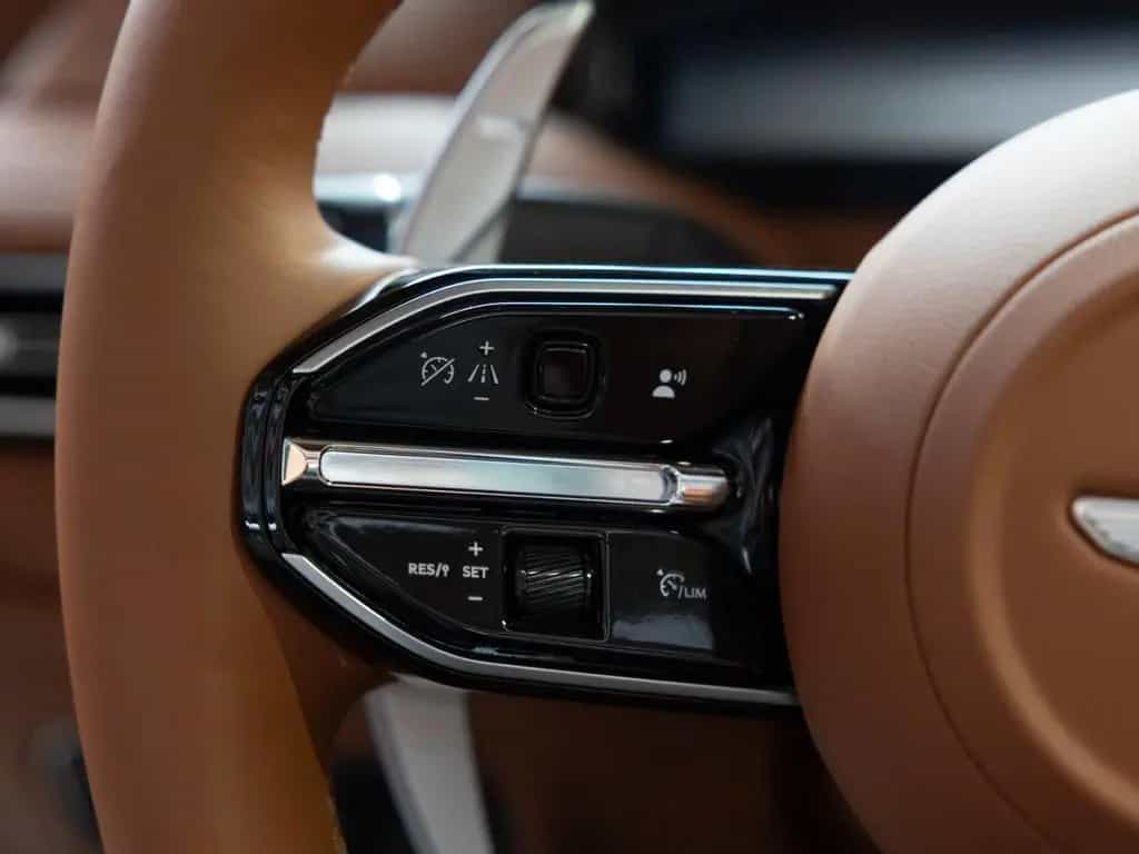 Aston Martin DB12 Volante | Q - Options | Jewellery Pack 04/2025-photo-27