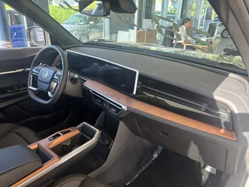 KGM Torres NOMAD +Navi+Carplay+RCam+Ambiente+LED+ null-photo-11