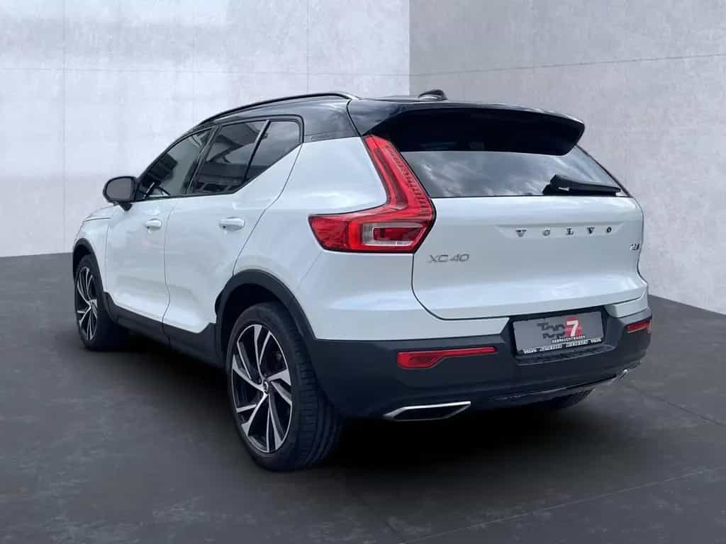 Volvo XC40 XC 40 R Design AWD Bluetooth Navi LED Vollleder 05/2020-photo-2