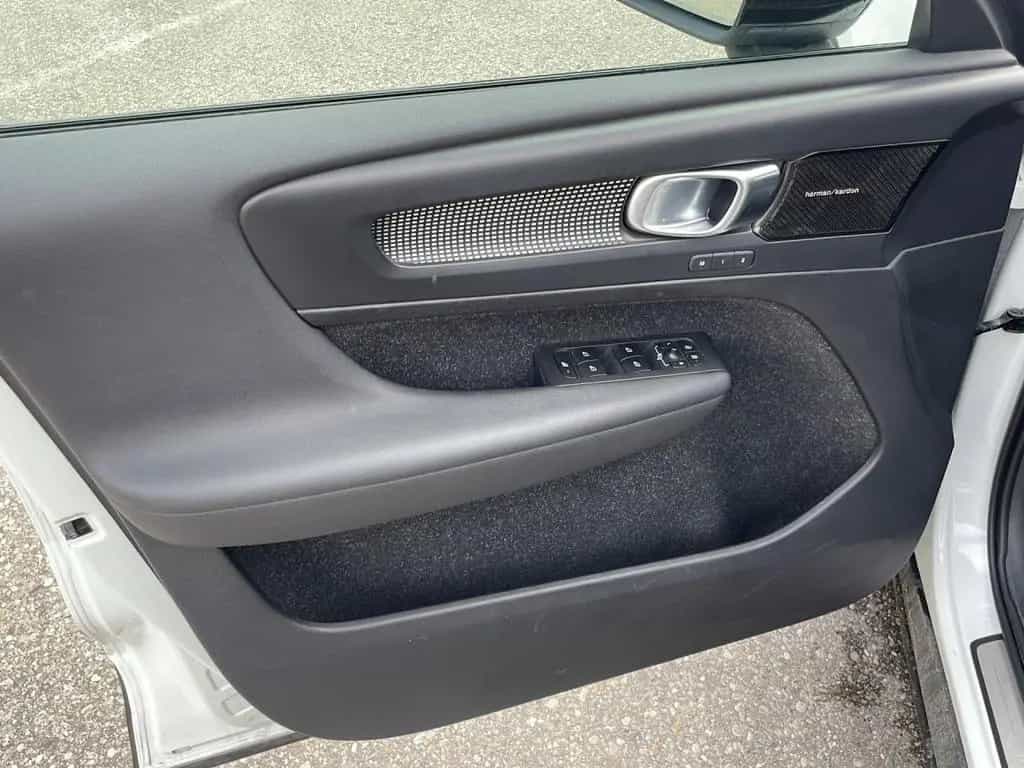 Volvo XC40 XC 40 R Design AWD Bluetooth Navi LED Vollleder 05/2020-photo-6