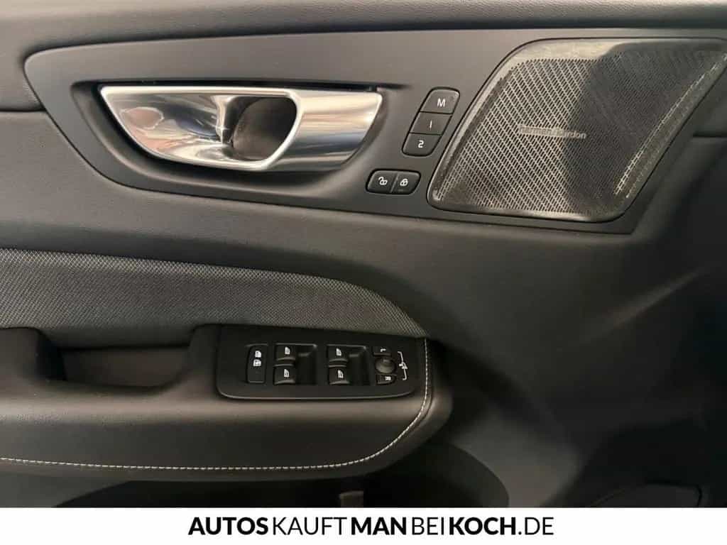 Volvo XC60 B4D 2WD Plus Dark ACC HBeam 360º 4xSHz HK 03/2023-photo-13