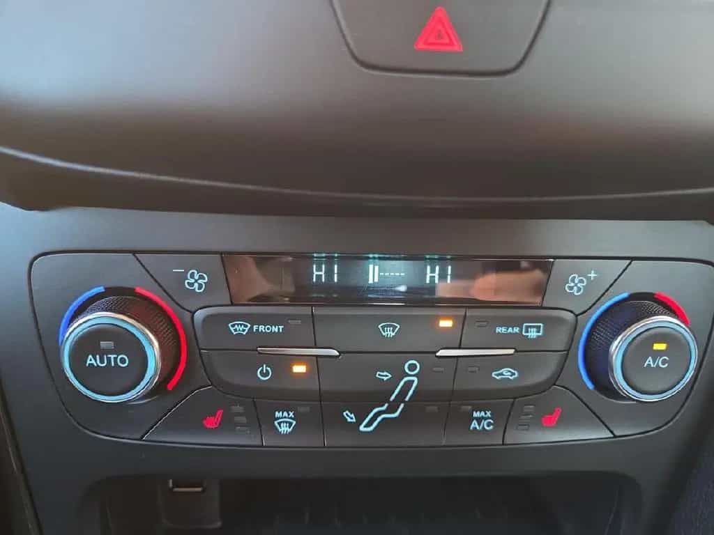 Ford Focus Lim. Titanium,KLIMA,XENON,TEMPO,NAVI,SH 05/2018-photo-16