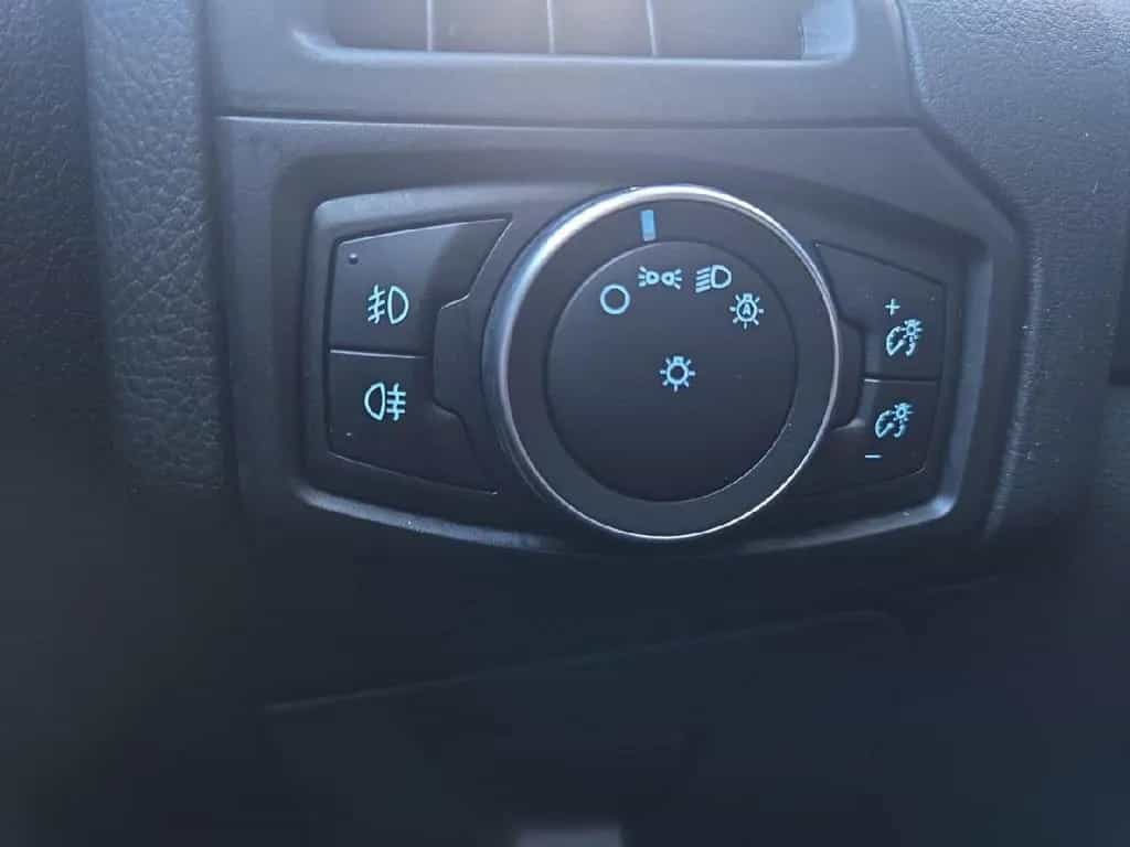 Ford Focus Lim. Titanium,KLIMA,XENON,TEMPO,NAVI,SH 05/2018-photo-17