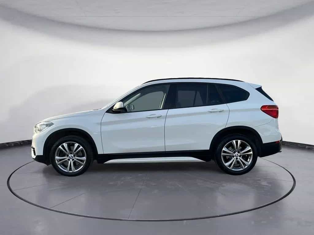 BMW X1 xDrive20i Sport Line Navi Aut. PDC Sitzheizun 04/2018-photo-2
