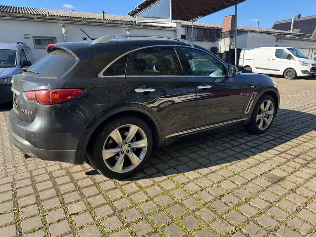 Infiniti FX FX30d S 03/2011-photo-2