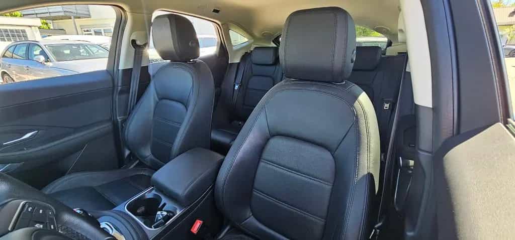Jaguar E-Pace 03/2020-photo-18