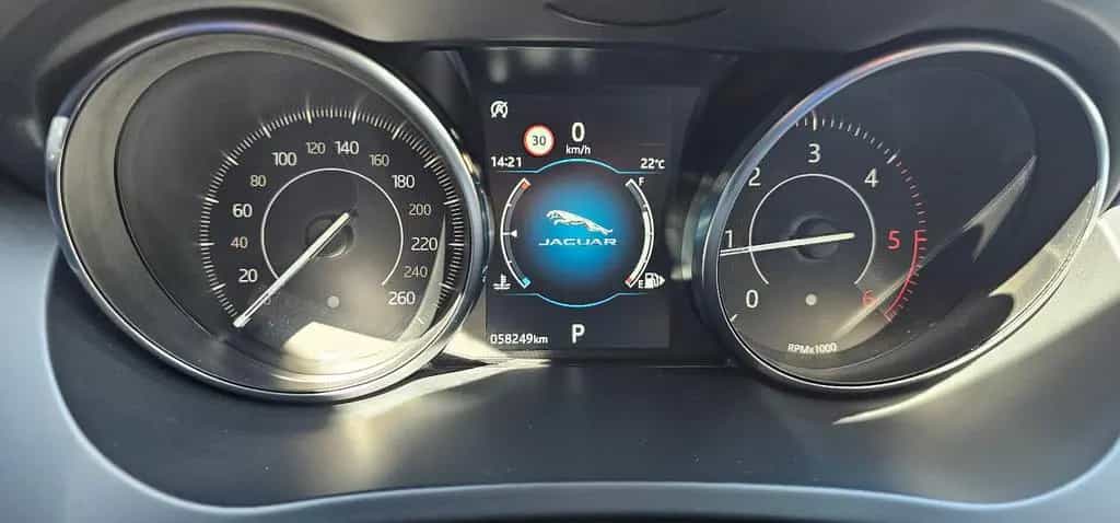 Jaguar E-Pace 03/2020-photo-27