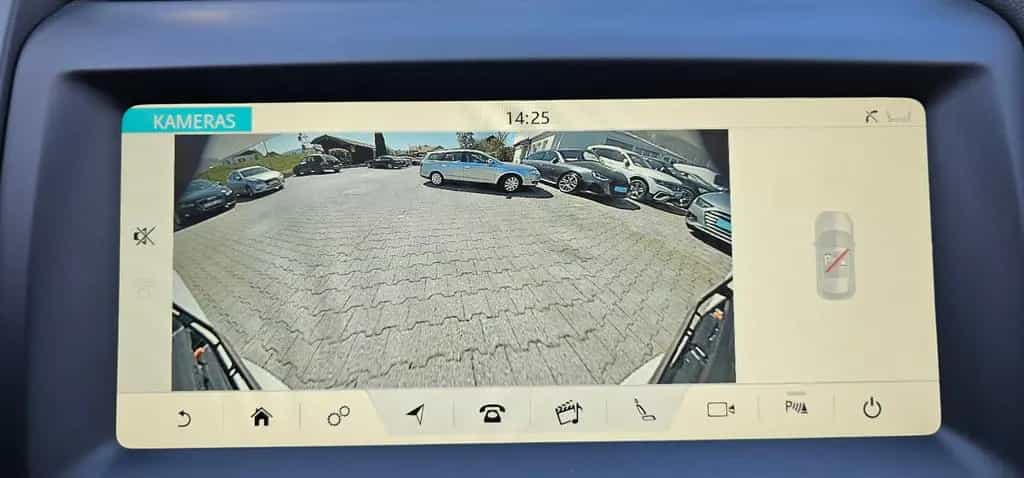 Jaguar E-Pace 03/2020-photo-36