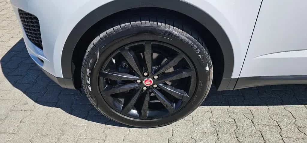 Jaguar E-Pace 03/2020-photo-46