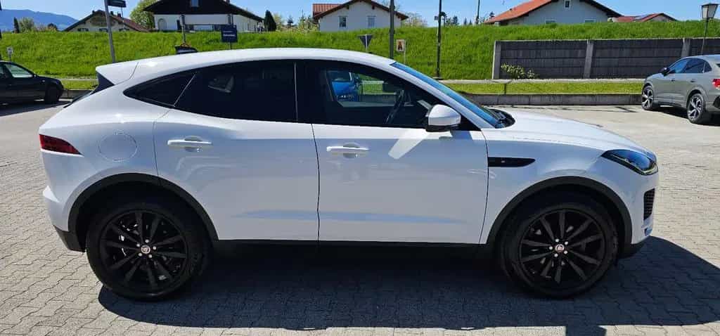 Jaguar E-Pace 03/2020-photo-8