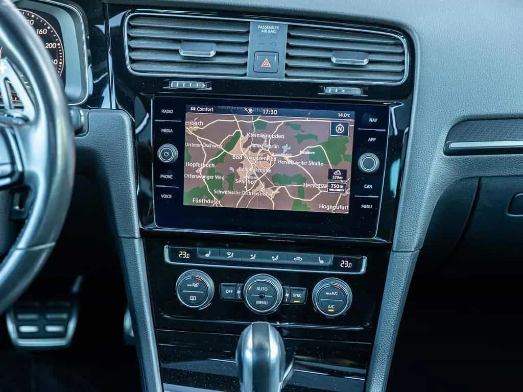 Volkswagen Golf R BMT/4Motion 2.0 TSI VC/PANO/CARPLAY/KAM. 10/2019-photo-23