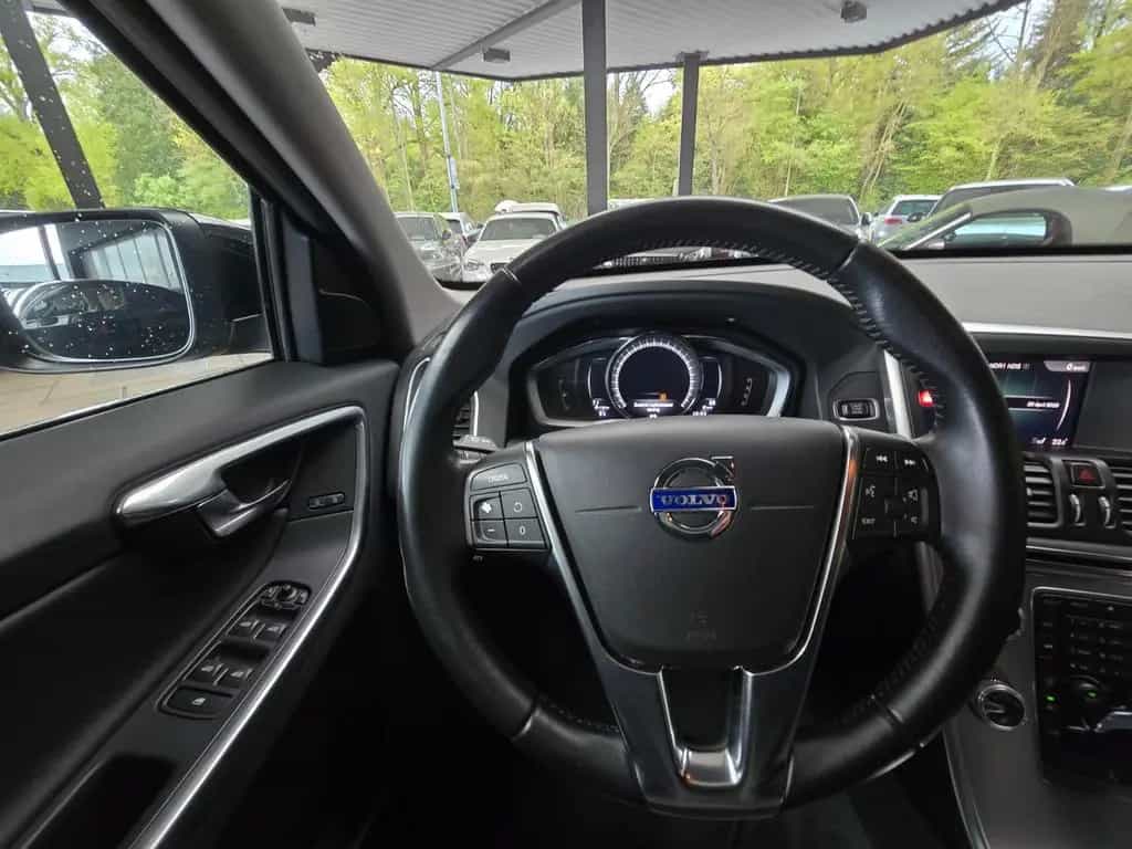 Volvo XC 60 Automatik Summum 2WD LEDER/AHK/Navi/MEMORY 06/2017-photo-25