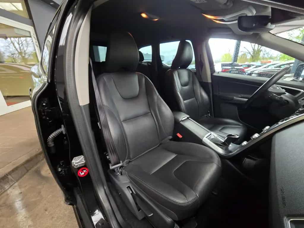 Volvo XC 60 Automatik Summum 2WD LEDER/AHK/Navi/MEMORY 06/2017-photo-29