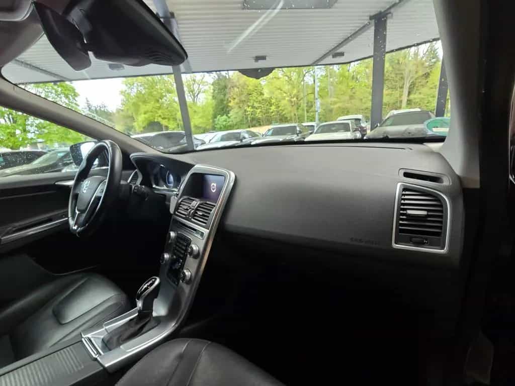 Volvo XC 60 Automatik Summum 2WD LEDER/AHK/Navi/MEMORY 06/2017-photo-31
