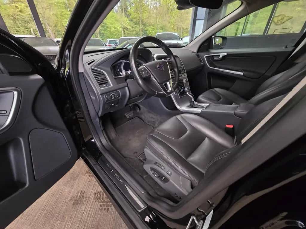 Volvo XC 60 Automatik Summum 2WD LEDER/AHK/Navi/MEMORY 06/2017-photo-32