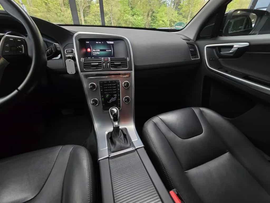 Volvo XC 60 Automatik Summum 2WD LEDER/AHK/Navi/MEMORY 06/2017-photo-35