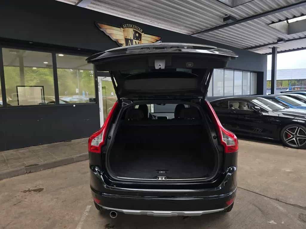Volvo XC 60 Automatik Summum 2WD LEDER/AHK/Navi/MEMORY 06/2017-photo-40