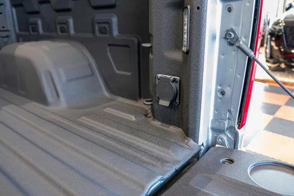 Chevrolet Silverado High Country 3,0l,360°,Abdeckung grati 05/2025-photo-12