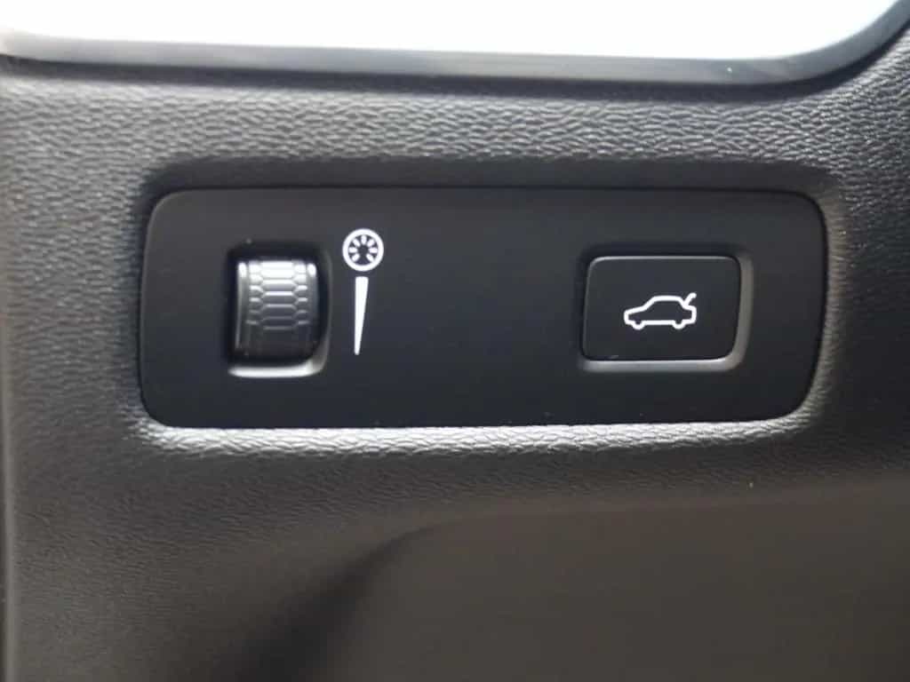 Volvo XC60 Momentum Pro 2WD Leder+AHK+LED+Cam+Sound 01/2020-photo-11