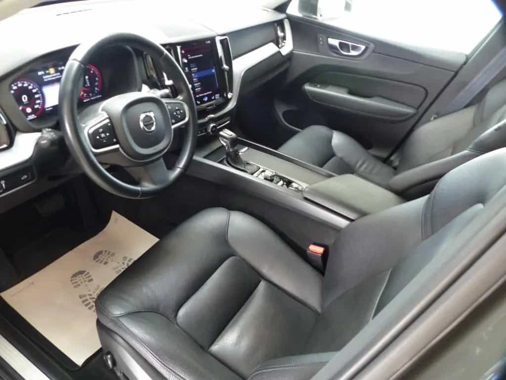 Volvo XC60 Momentum Pro 2WD Leder+AHK+LED+Cam+Sound 01/2020-photo-12