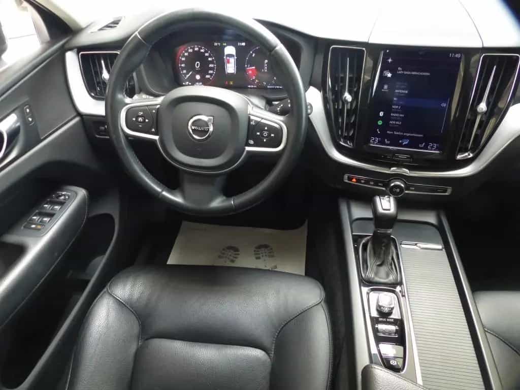 Volvo XC60 Momentum Pro 2WD Leder+AHK+LED+Cam+Sound 01/2020-photo-17
