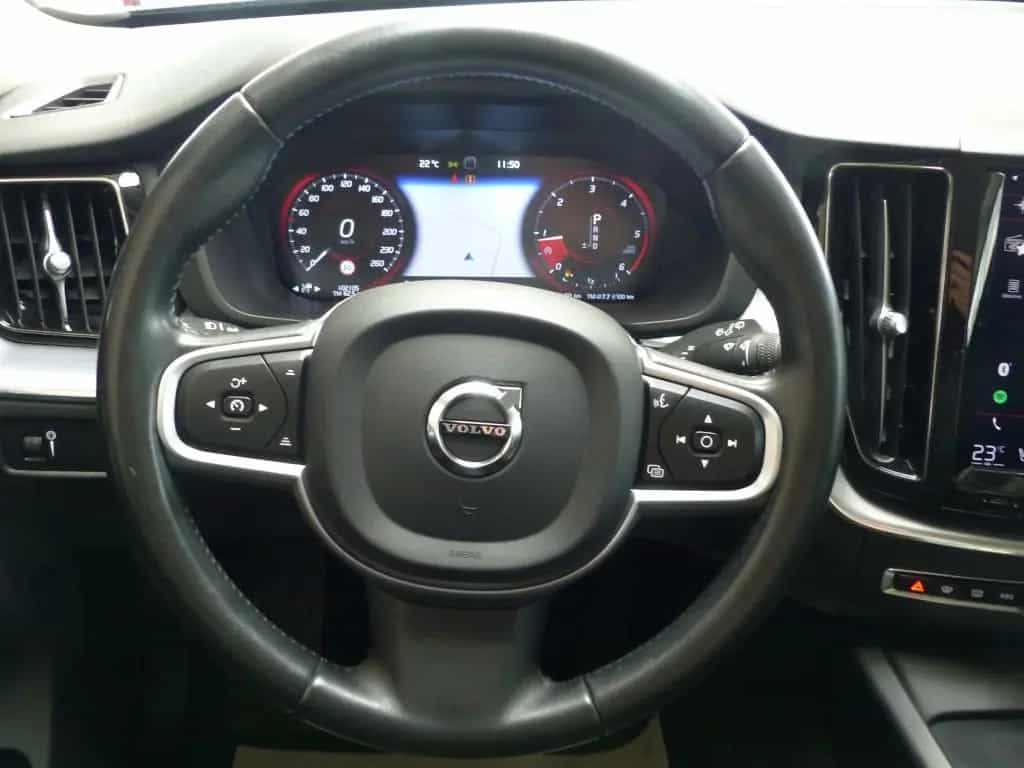 Volvo XC60 Momentum Pro 2WD Leder+AHK+LED+Cam+Sound 01/2020-photo-18