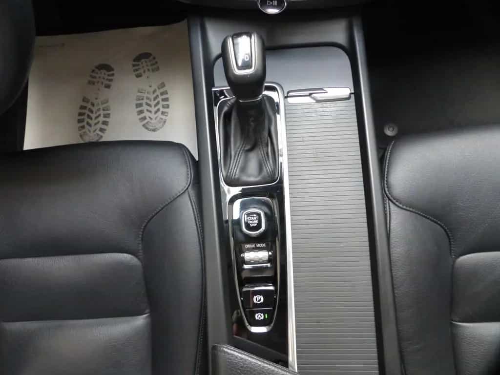 Volvo XC60 Momentum Pro 2WD Leder+AHK+LED+Cam+Sound 01/2020-photo-22