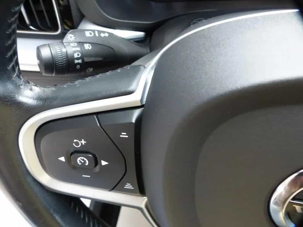 Volvo XC60 Momentum Pro 2WD Leder+AHK+LED+Cam+Sound 01/2020-photo-24