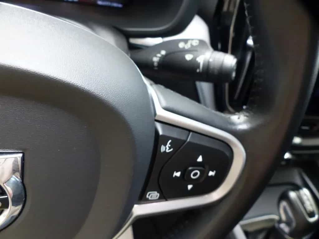 Volvo XC60 Momentum Pro 2WD Leder+AHK+LED+Cam+Sound 01/2020-photo-25