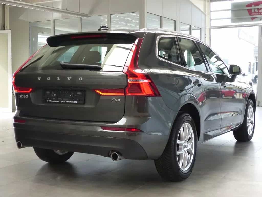 Volvo XC60 Momentum Pro 2WD Leder+AHK+LED+Cam+Sound 01/2020-photo-3