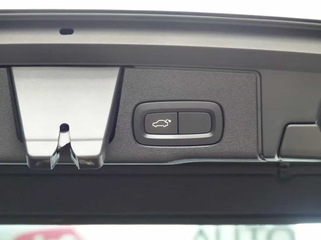 Volvo XC60 Momentum Pro 2WD Leder+AHK+LED+Cam+Sound 01/2020-photo-8