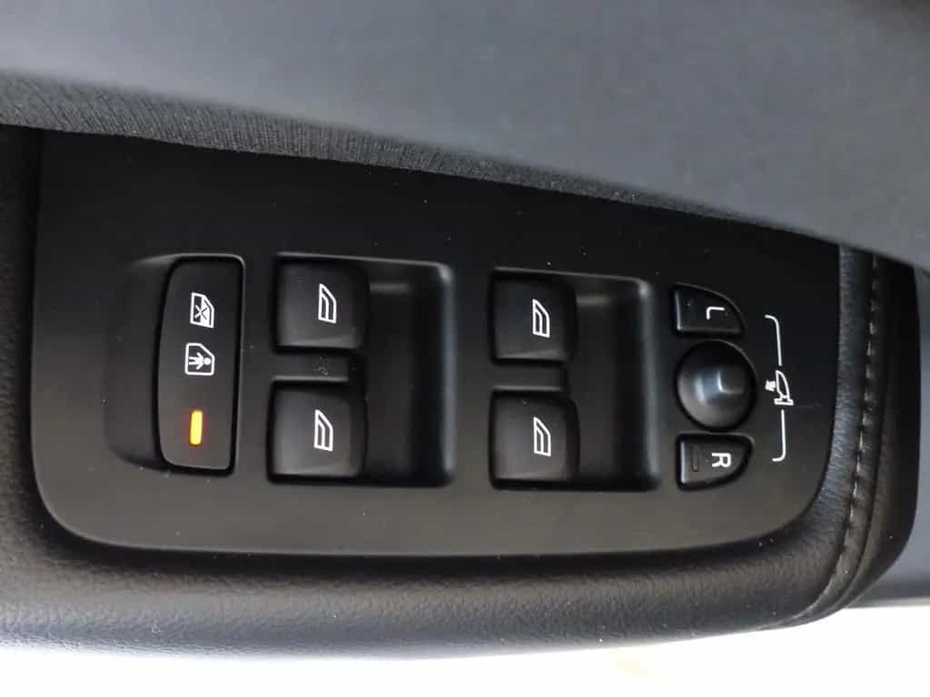 Volvo XC60 Momentum Pro 2WD Navi+LED+Harman+Totw+PDC 07/2019-photo-23