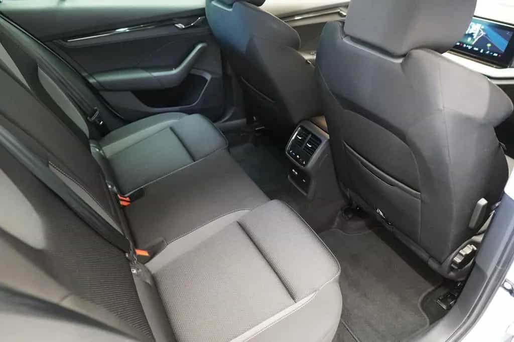 Skoda Octavia Combi 2.0 TDI "Ambition" LED*NAVI*SIT 01/2023-photo-18