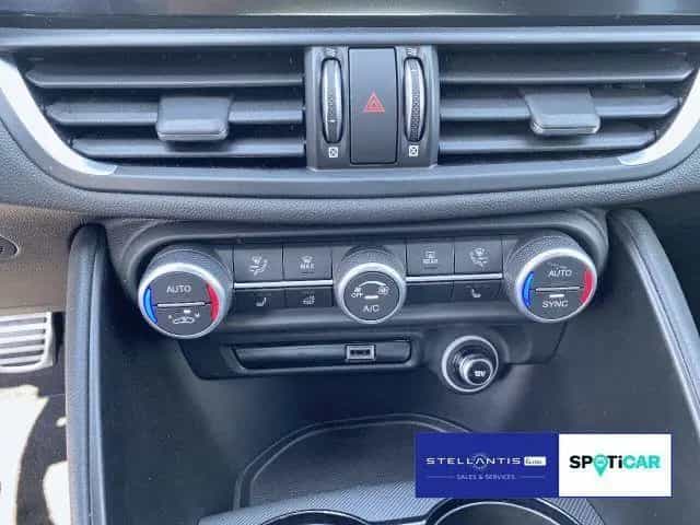 Alfa Romeo Giulia Veloce Q4 01/2024-photo-12