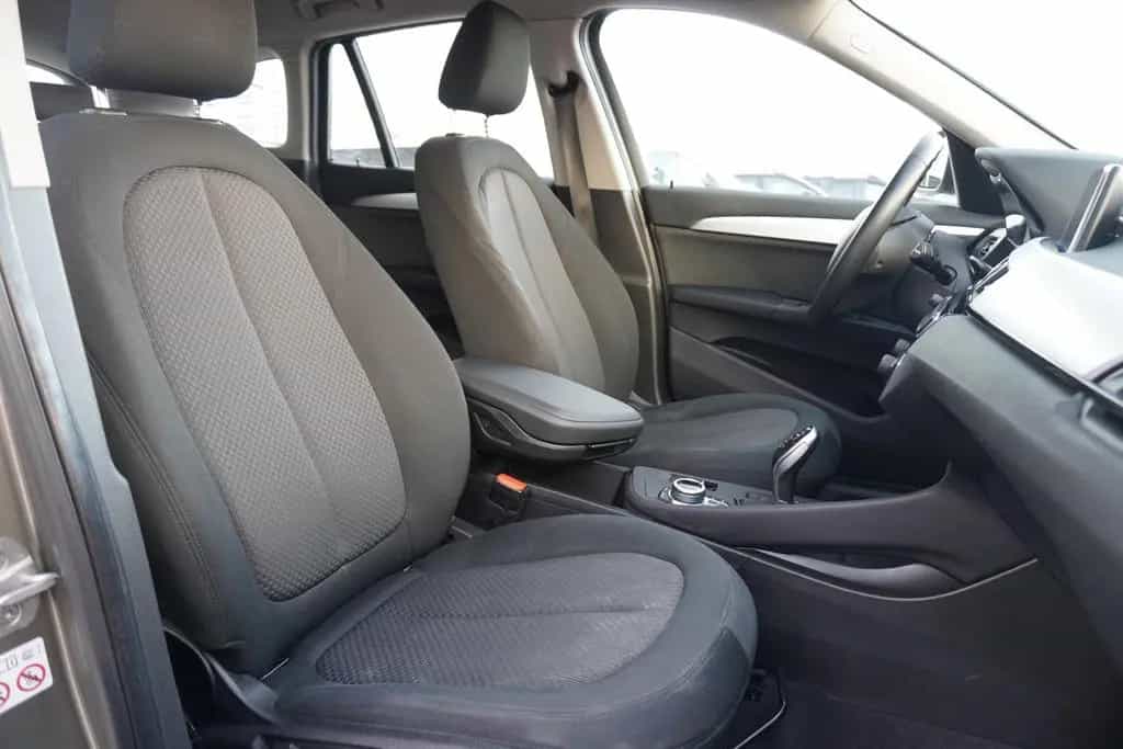 BMW X1 sDrive 18i Steptronic LED Navi Business SHZ T 12/2017-photo-12