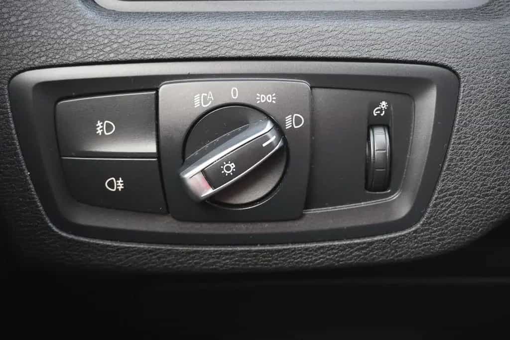 BMW X1 sDrive 18i Steptronic LED Navi Business SHZ T 12/2017-photo-17