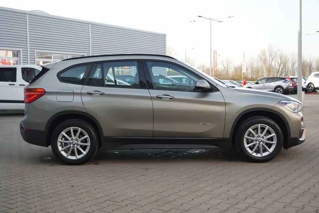 BMW X1 sDrive 18i Steptronic LED Navi Business SHZ T 12/2017-photo-3