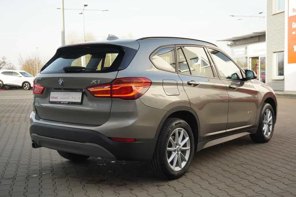 BMW X1 sDrive 18i Steptronic LED Navi Business SHZ T 12/2017-photo-4