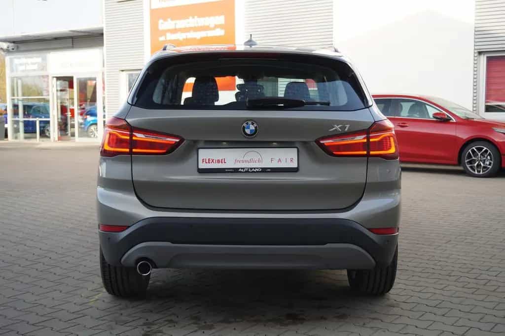 BMW X1 sDrive 18i Steptronic LED Navi Business SHZ T 12/2017-photo-5