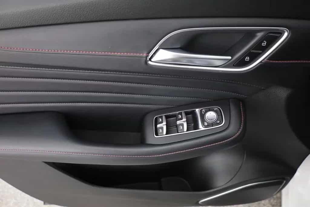 MG HS 1.5 T-GDI Luxury LED Pano Navi 360° 11/2023-photo-18