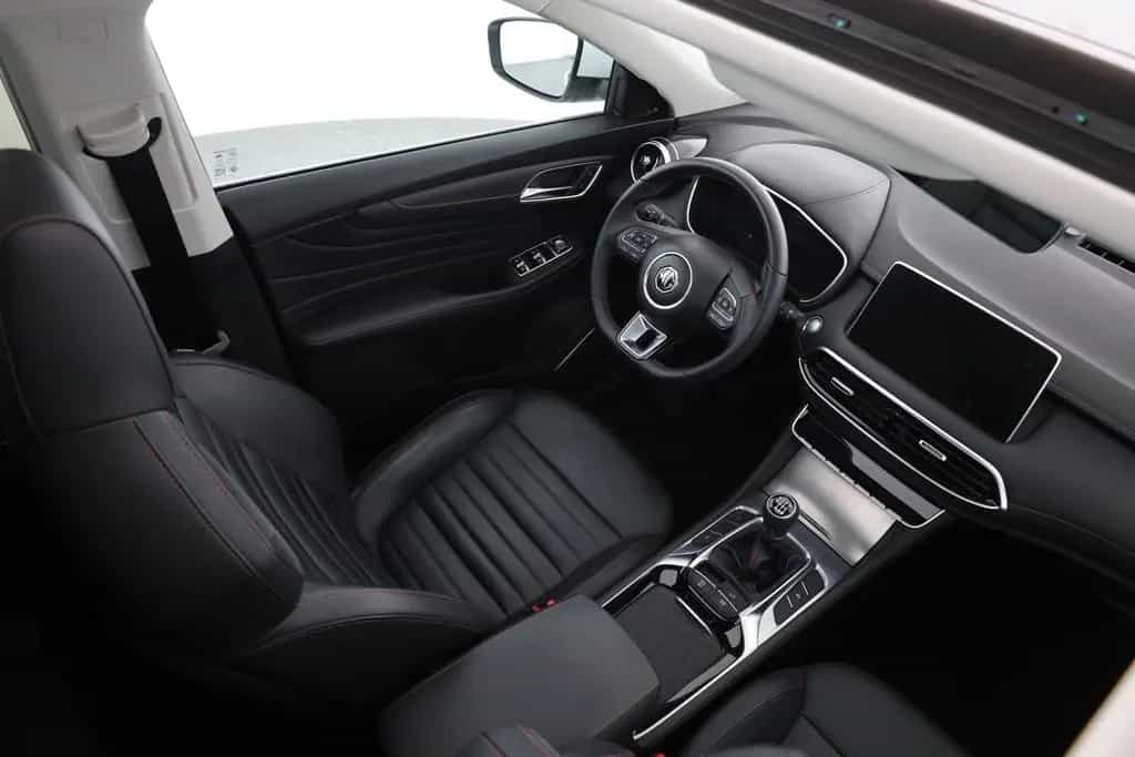 MG HS 1.5 T-GDI Luxury LED Pano Navi 360° 11/2023-photo-24
