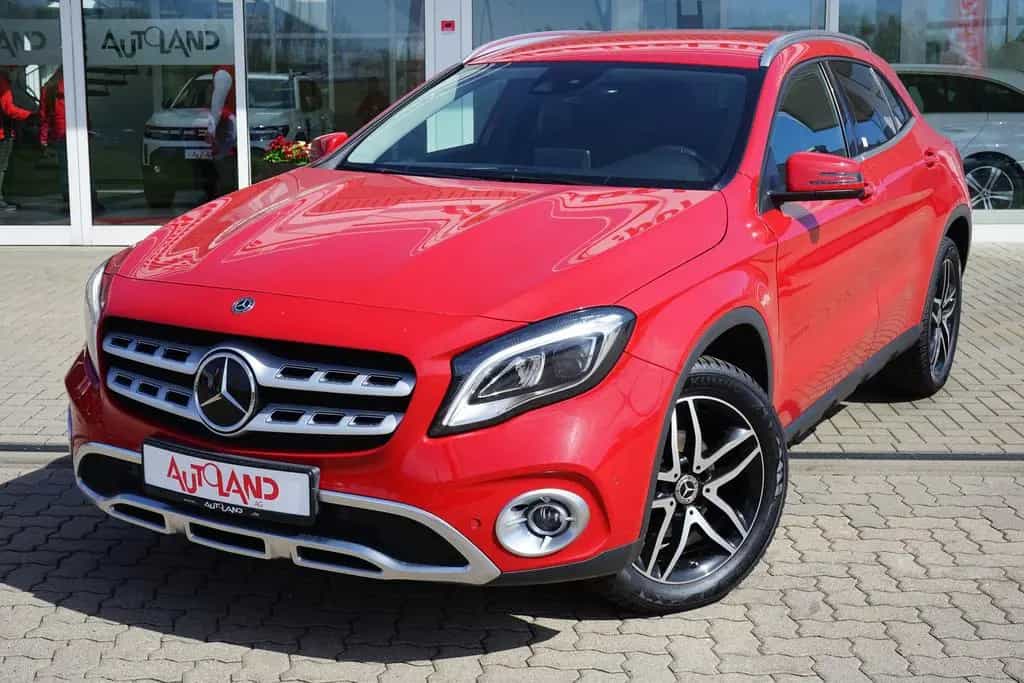 Mercedes-Benz GLA 200 Standard LED Navi Totwinkel ACC Memory 12/2018-photo-1
