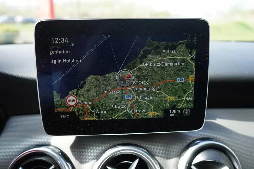 Mercedes-Benz GLA 200 Standard LED Navi Totwinkel ACC Memory 12/2018-photo-17