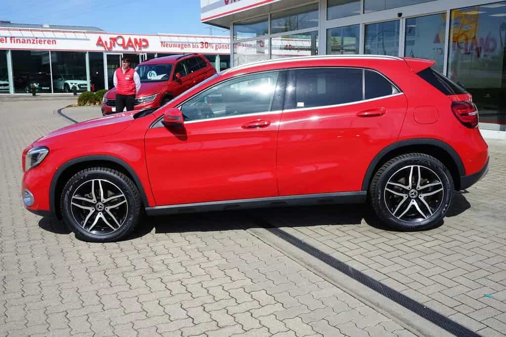 Mercedes-Benz GLA 200 Standard LED Navi Totwinkel ACC Memory 12/2018-photo-2
