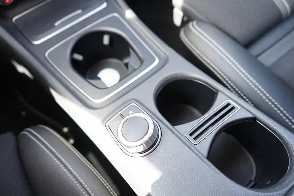Mercedes-Benz GLA 200 Standard LED Navi Totwinkel ACC Memory 12/2018-photo-21